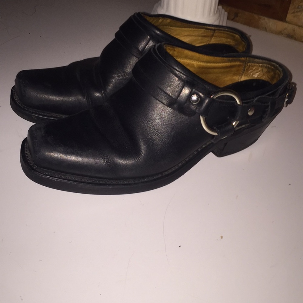 Neoprene oil resistant shoes